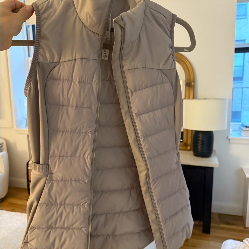 Lululemon Athletica Women's Light Gray Puffer Vest